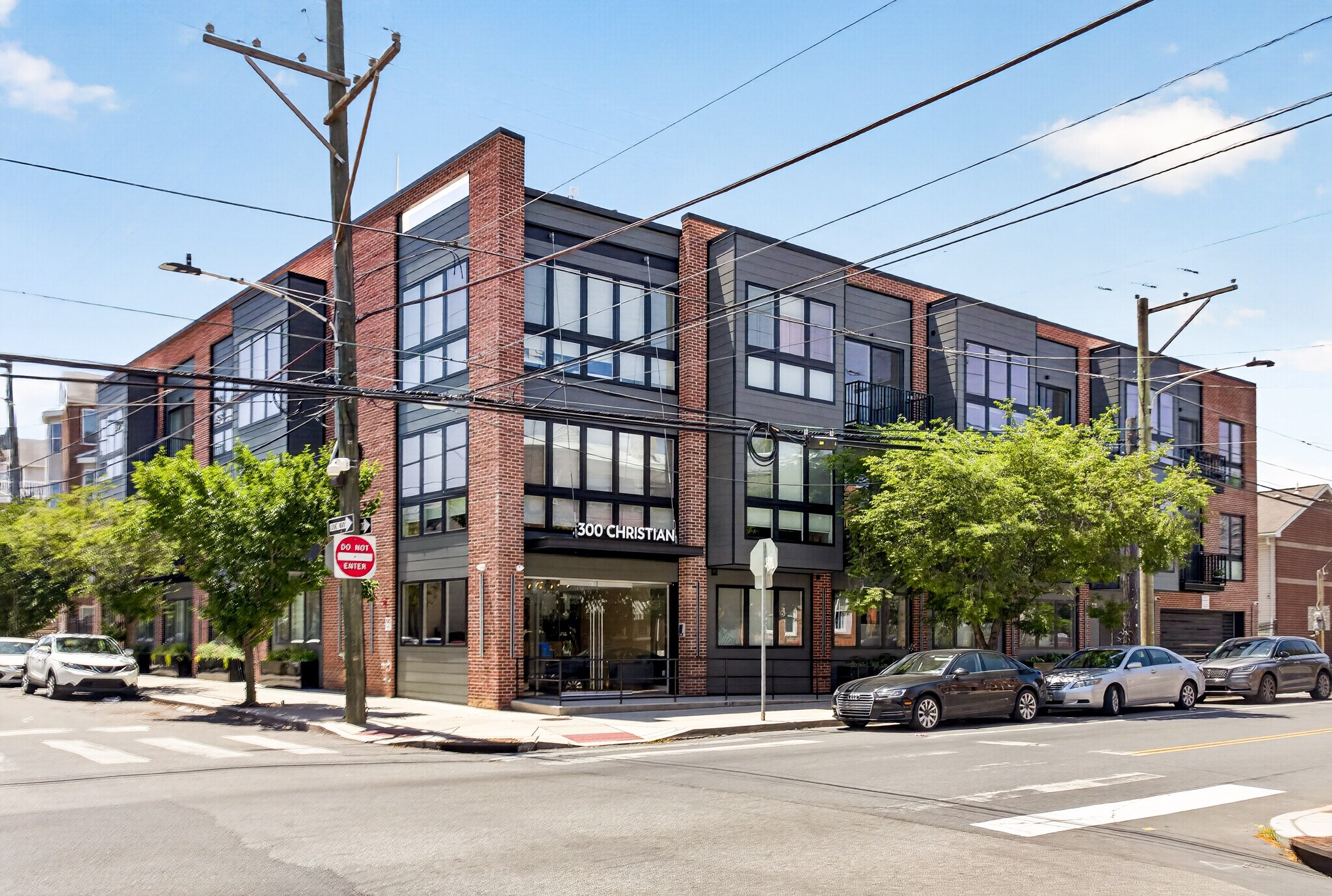 Building Photo - 300 Christian St