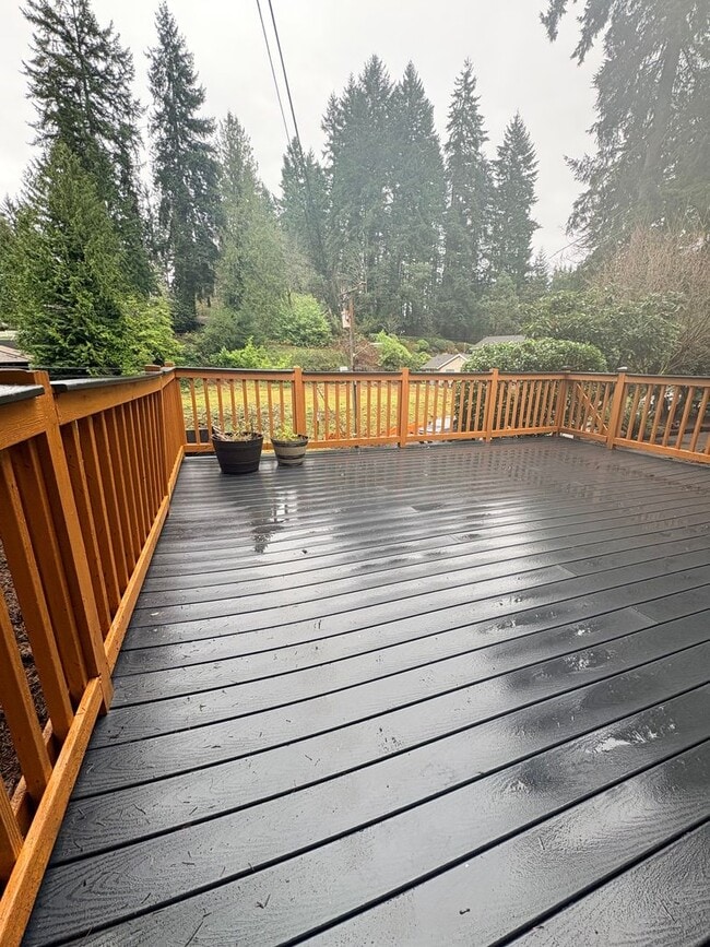 Building Photo - Sooooo Much Space! Beautifully remodeled Shoreline home!