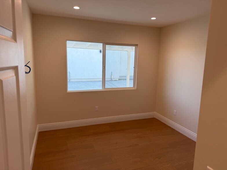 Building Photo - 11575 Garrick Ave