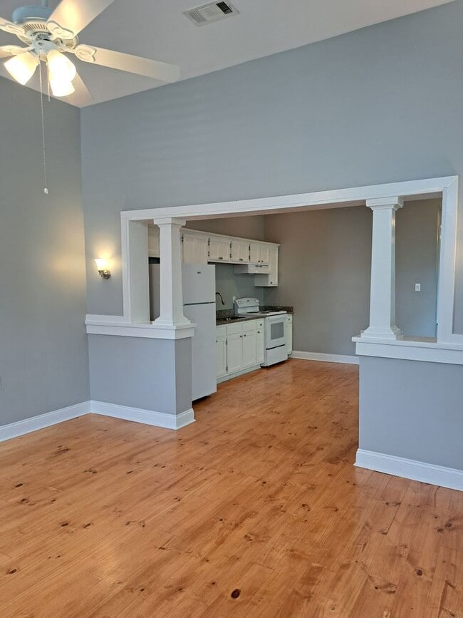 Building Photo - Single Family Home- 2 BR/2BA in Upper Mid-...