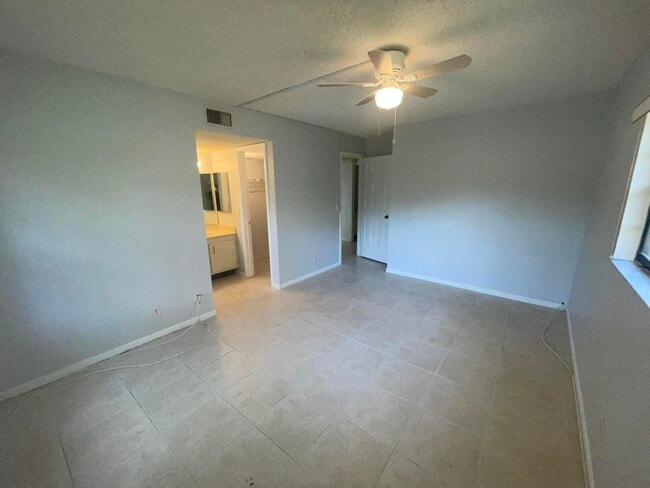 Building Photo - 4185 Oak Terrace Dr