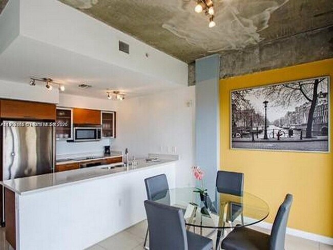 Building Photo - 3250 NE 1st Ave