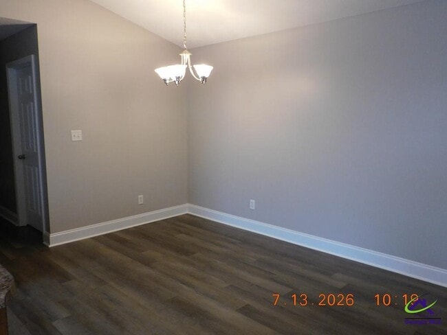 Building Photo - 502 Club Villa Court