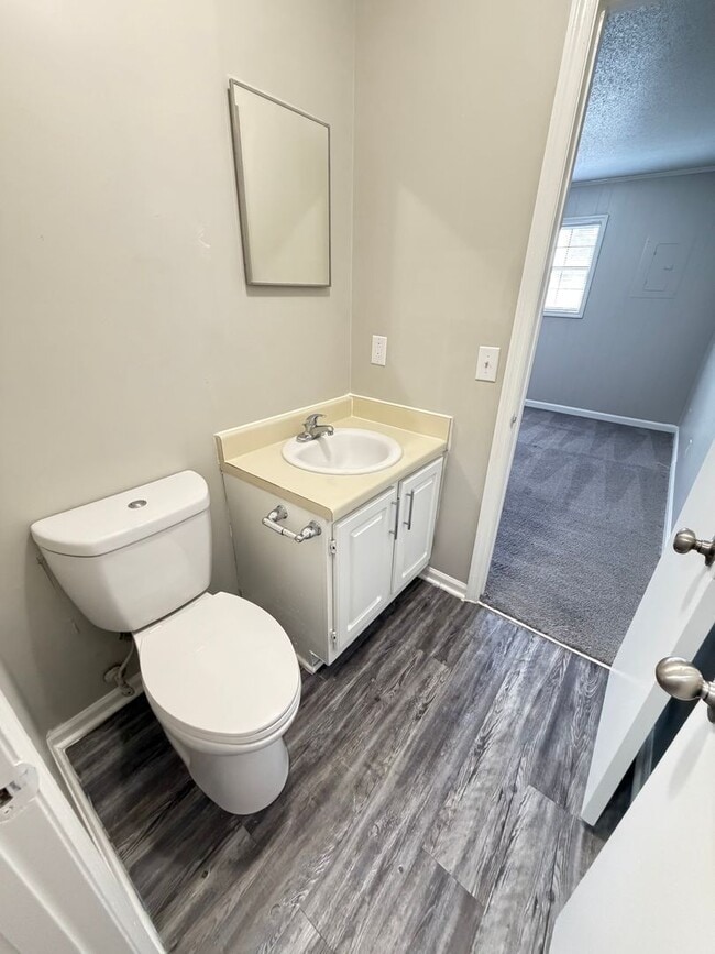 Building Photo - 3 Bedroom