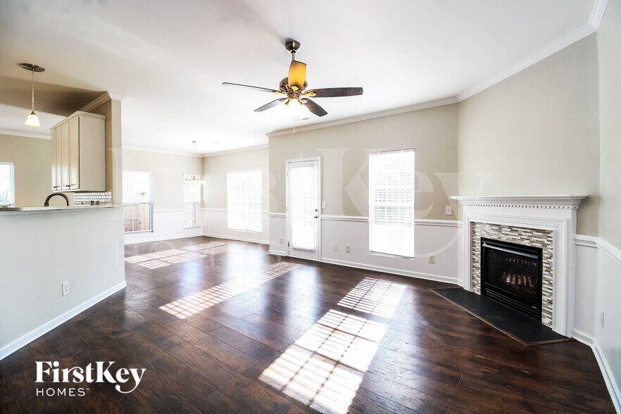 Building Photo - 6720 Winners Dr