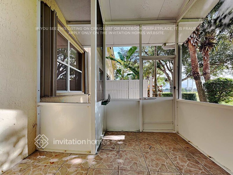 Building Photo - 305 River Bluff Ln