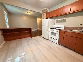 Building Photo - 162-164 Grand Ave NE