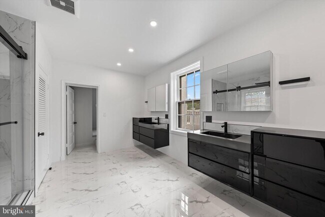 Building Photo - 1525 35th St NW