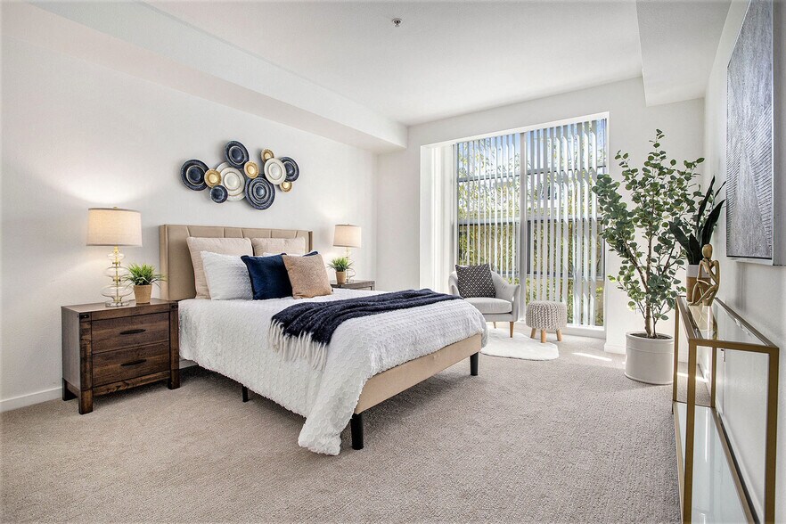 Primary Bedroom - 1655 N California Blvd