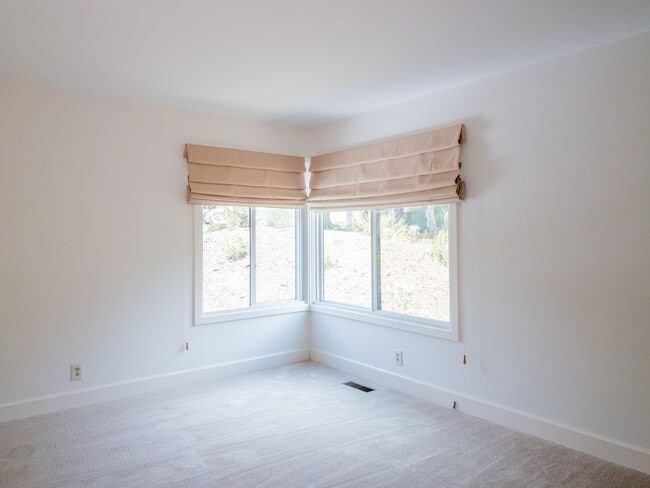 Building Photo - 27 Meadow Hill Dr