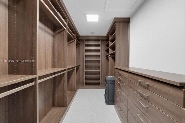 Building Photo - 1643 Brickell Ave