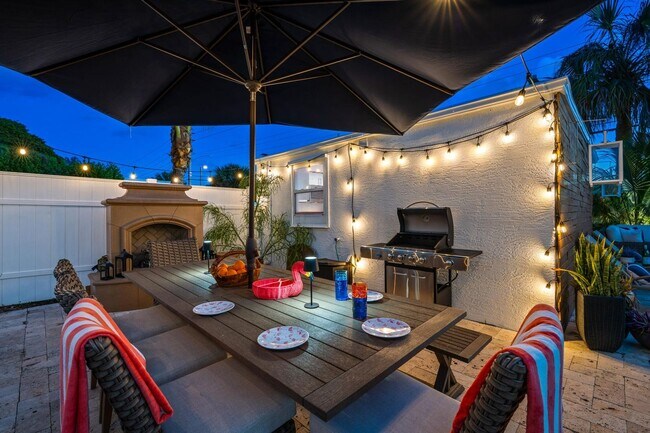 Building Photo - 214 Seacrest Ln