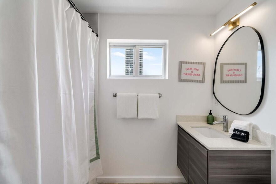 Building Photo - 481 NE 29th St