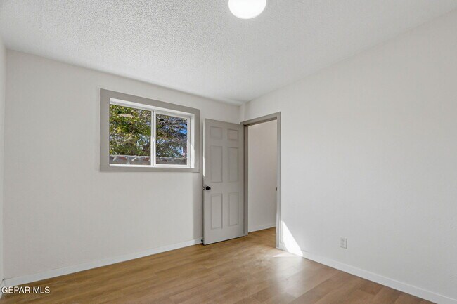 Building Photo - 1105 N Clark Dr