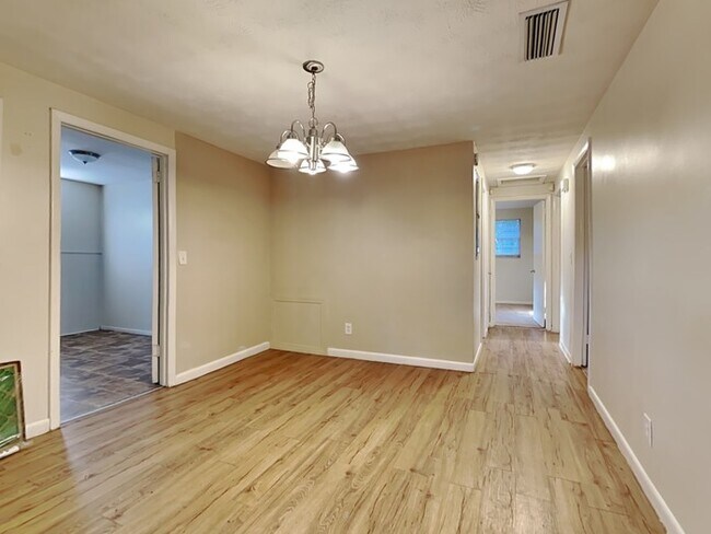 Building Photo - WESTSIDE HOME