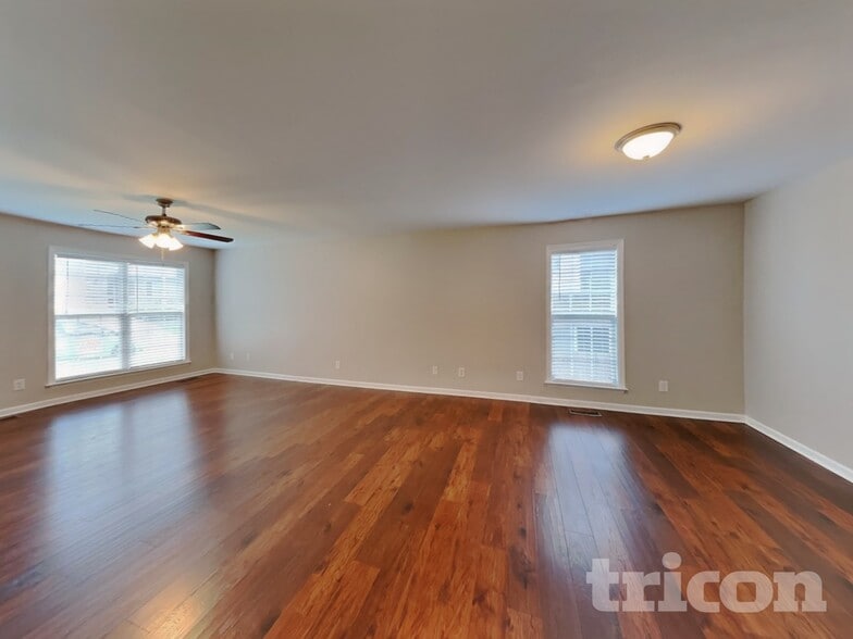 Building Photo - 703 Maple Ct