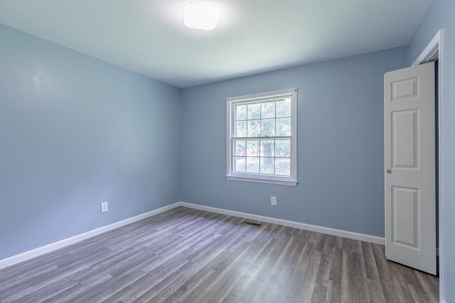 Building Photo - A Haven of Comfort and Convenience
