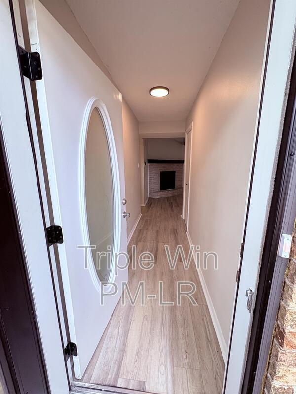 Building Photo - 220 Randall Dr