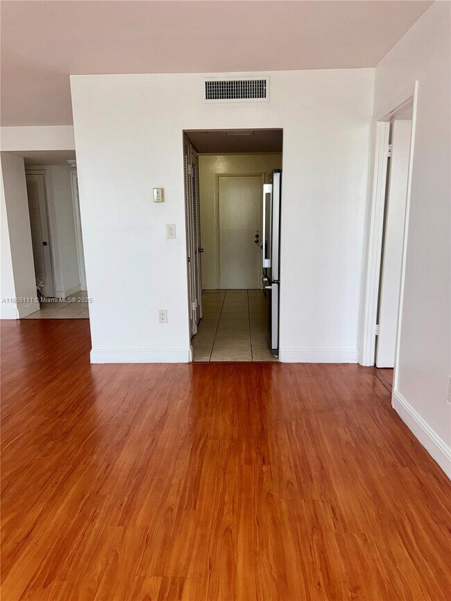 Building Photo - 1080 94th St