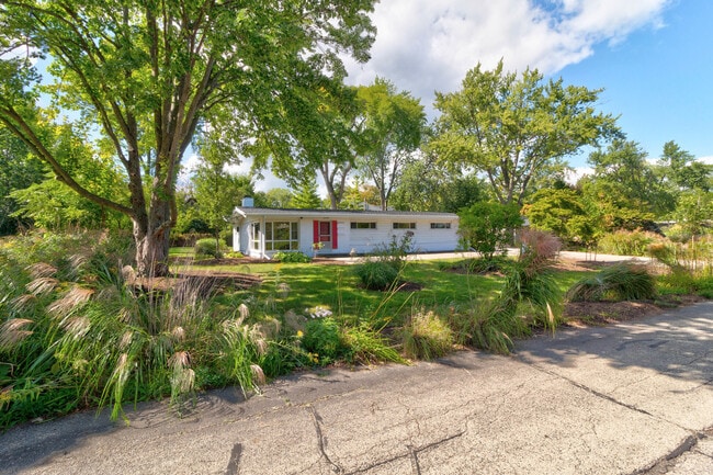 Building Photo - 334 Russet Ln