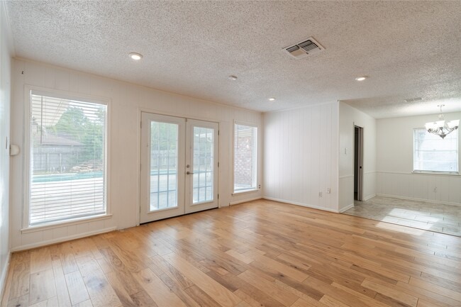 Building Photo - 12910 Shady Knoll Ln