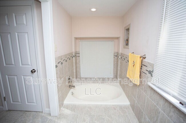 Building Photo - 901 Kresson Rd
