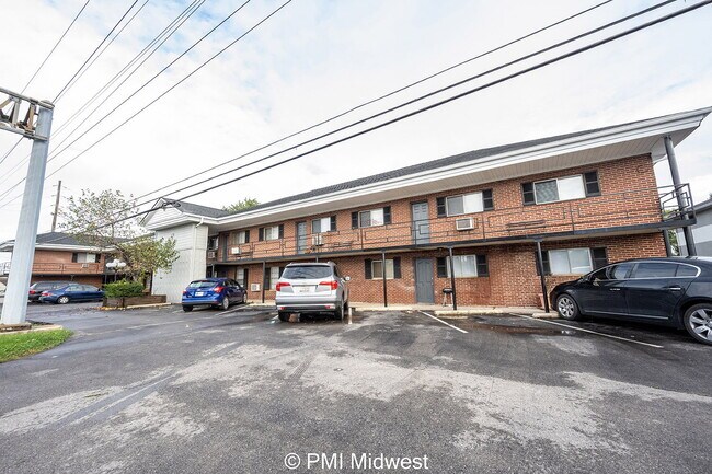 Primary Photo - "Charming 2-Bedroom Apartment in Avon - Co...