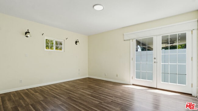 Building Photo - 13842 Hamlin St