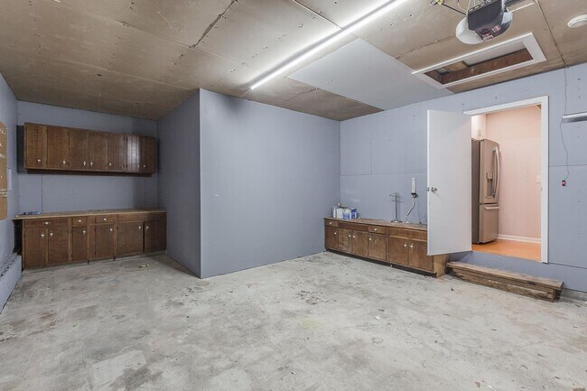 Building Photo - 3 bedroom updated home in a quiet, peaceful setting!