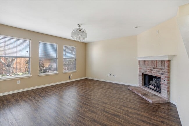 Building Photo - 1921 Southridge Ln