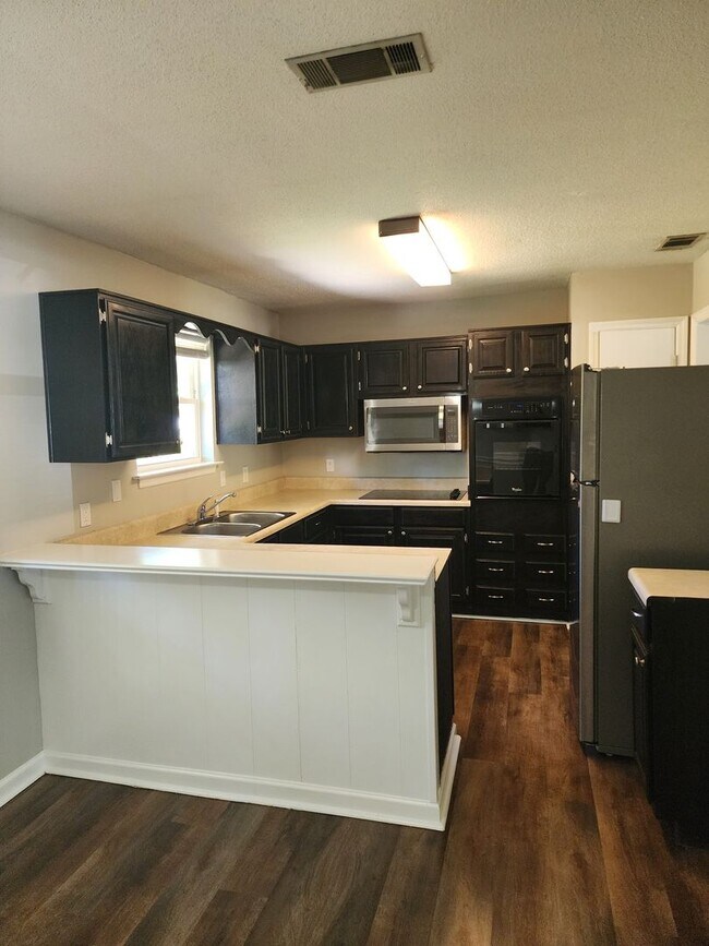 Building Photo - 1336 Whitfield Park Dr