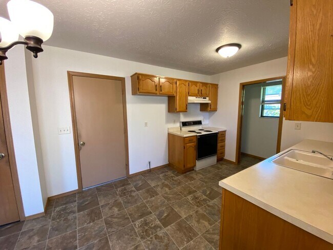 Building Photo - Three bedroom, two bathroom, two car garag...