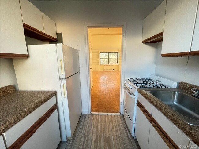 Building Photo - 17 Rockledge Rd