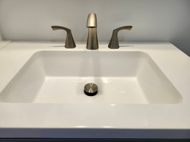 Building Photo - Large, Remodeled Single Family 4 BR House in Staunton