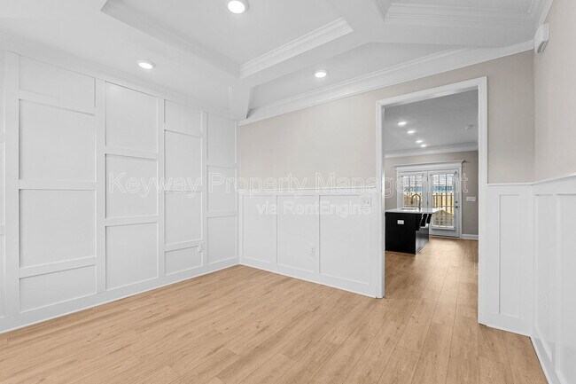Building Photo - 3125 Venetian Dr
