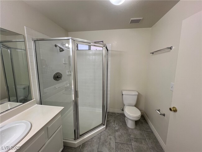 Building Photo - 5586 Lago Ct