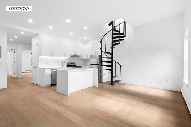 Primary Photo - 119 Wyckoff St