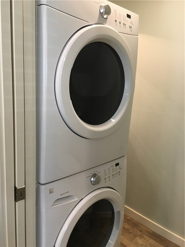 Building Photo - 1639 W Stone St