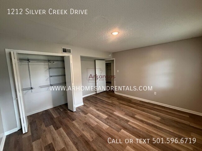 Building Photo - 1212 Silver Creek Dr