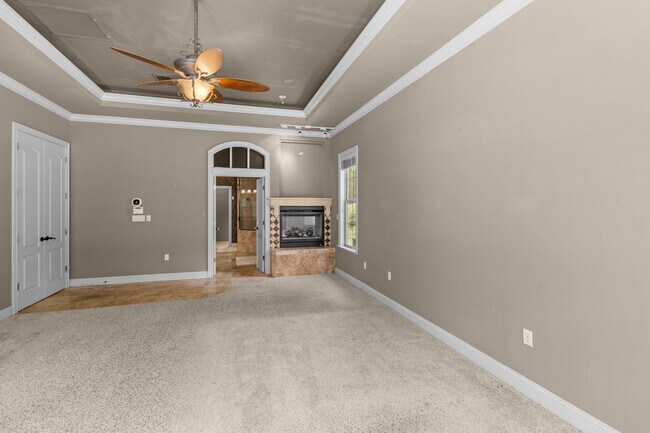 Building Photo - Executive Gainesville Rental: Custom 4 Sui...