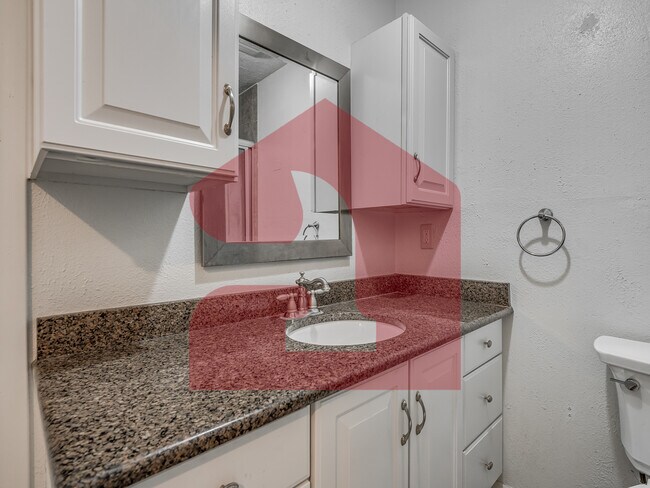 Building Photo - 224 W 5th St