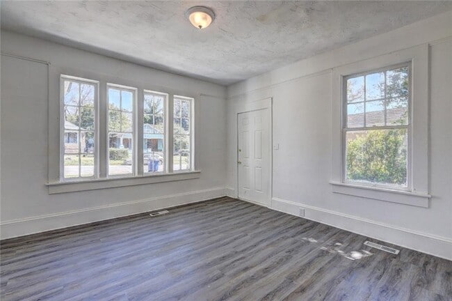 Building Photo - 1045 Crescent Ave