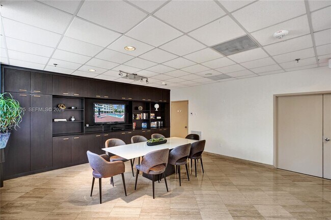 Building Photo - 6422 Collins Ave