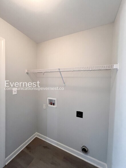 Building Photo - 8843 Smith Ranch Dr