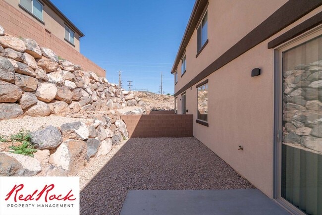 Building Photo - Modern 4-Bed Townhome in Hurricane Heights