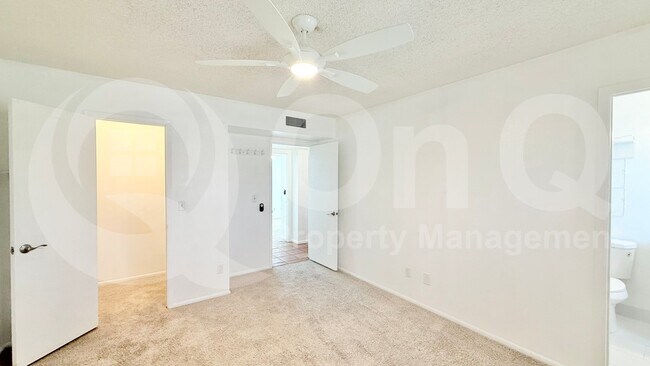 Building Photo - 8960 W Royal Palm Rd