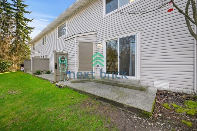 Building Photo - A Cozy 3 Bedroom and 2.5 Bathroom Property