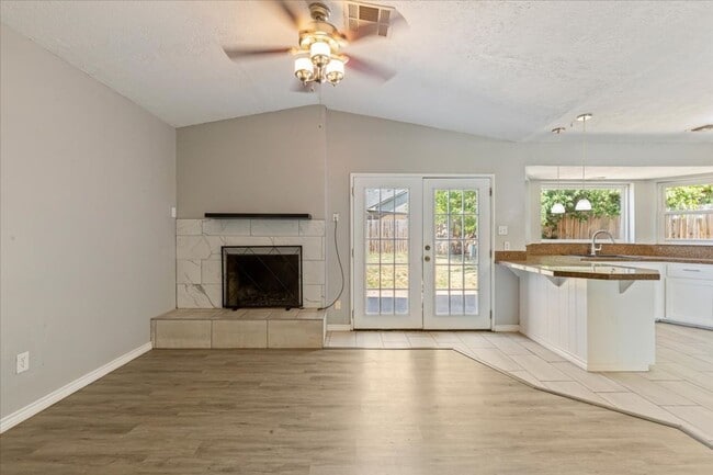 Building Photo - 6815 SW Fenwick- AVAILABLE NOW!