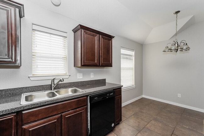 Building Photo - 7653 Rainbow Creek Dr