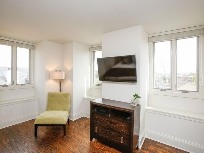 Building Photo - 937 St. Louis